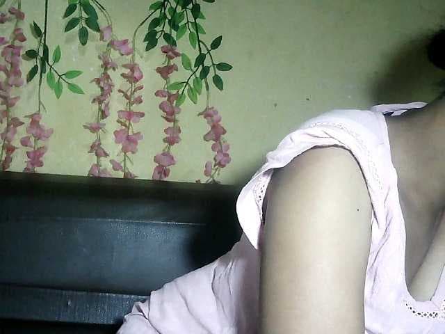 Pussy01lips live cam on BongaCams