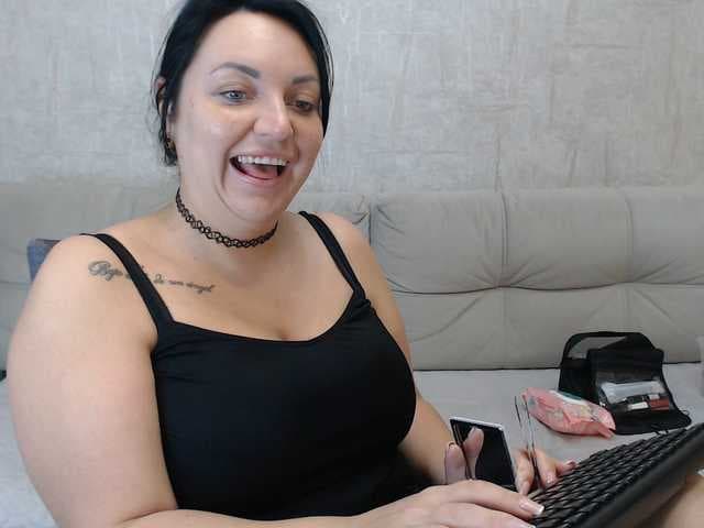 JenniferTheChic live cam