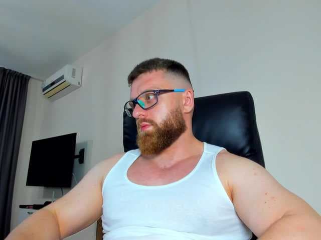 FindomGuy live cam on BongaCams