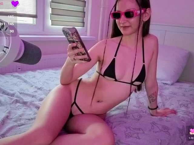 Lilbut live cam on BongaCams