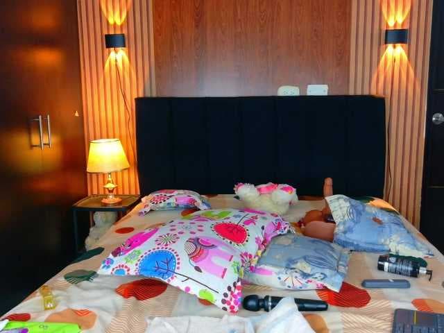 Black-gem18 live cam on BongaCams