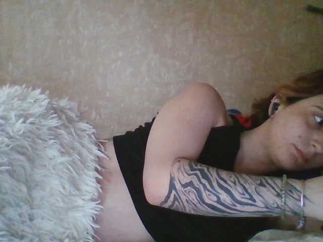 Hotredhead01 live cam