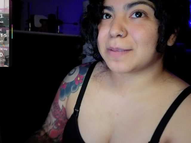 Kimmiakiss22 live cam