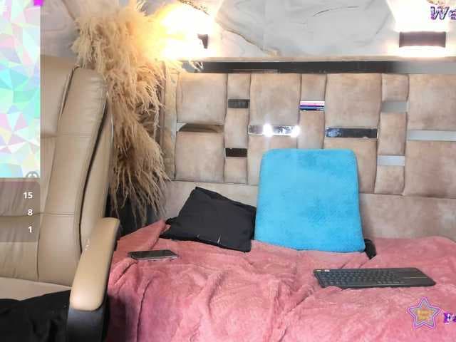 Danielaa-a live cam