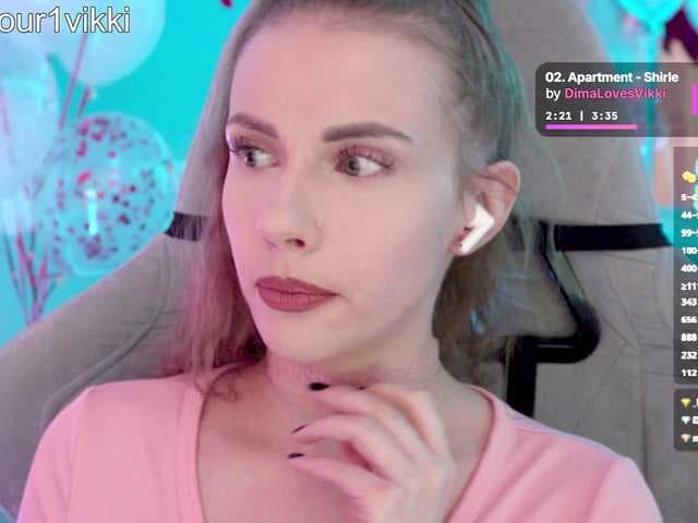VikkiExtraCheese live cam
