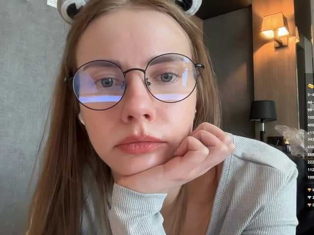 VikkiExtraCheese live cam