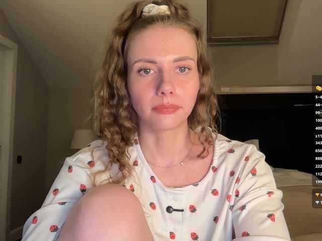 VikkiExtraCheese live cam