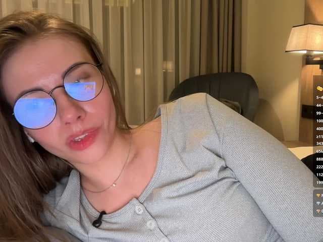 VikkiExtraCheese live cam