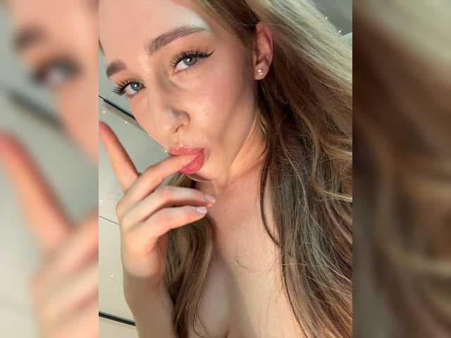 VictoriaBix live cam