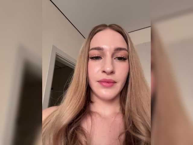 VictoriaBix live cam