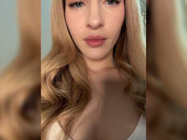 VictoriaBix live cam
