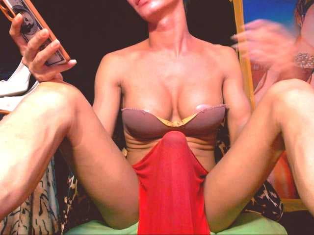 Slut_Selfsucker_ts live cam