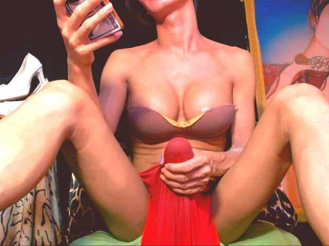 Slut_Selfsucker_ts live cam