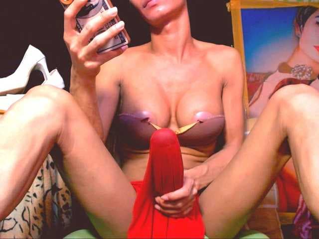 Slut_Selfsucker_ts live cam