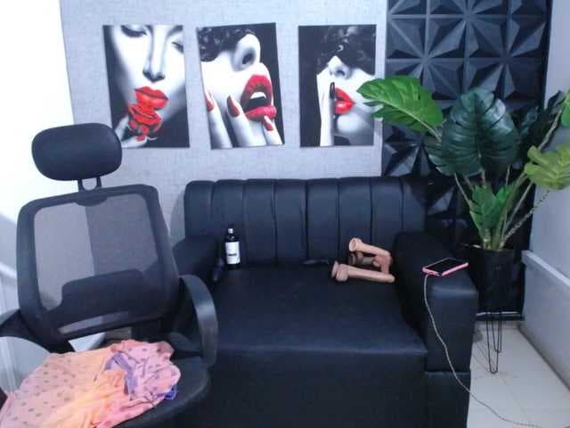 Valentina-mature live cam