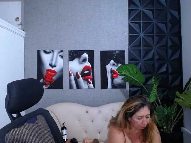 Valentina-mature live cam