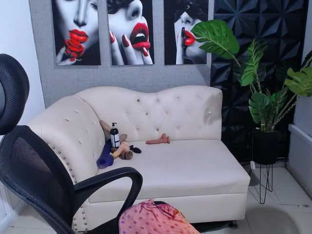 Valentina-mature live cam