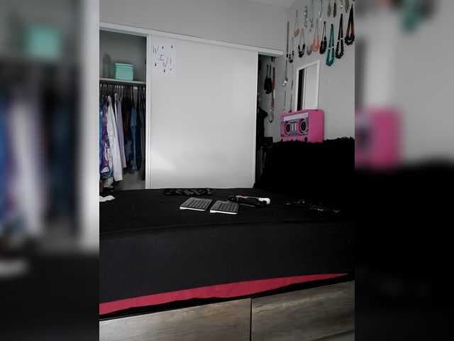 QueenAnitaDix live cam