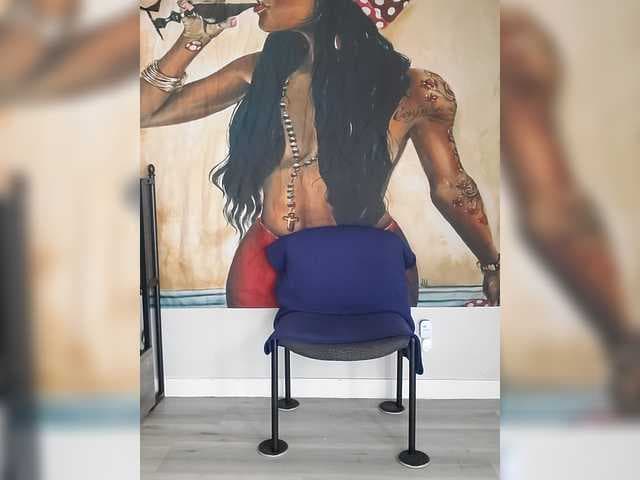 QueenAnitaDix live cam