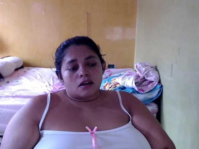mia-naughty live cam