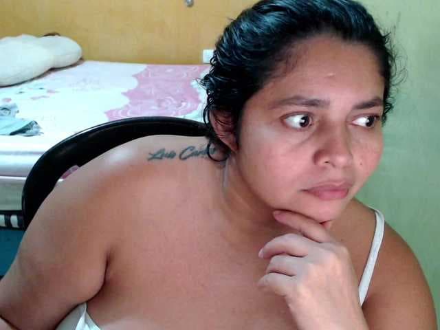 mia-naughty live cam
