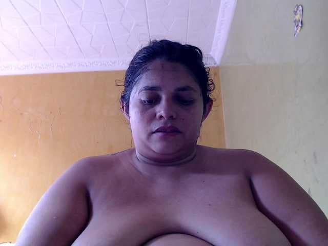 mia-naughty live cam