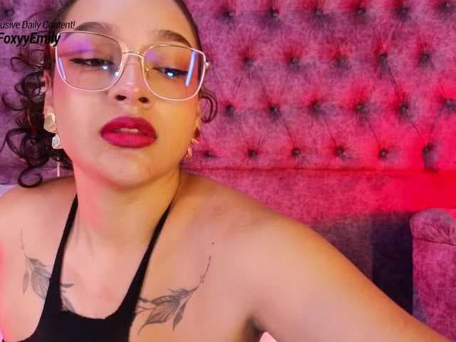 Emily-Foxyy live cam