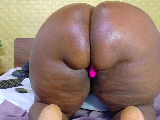 curvynaomhy live cam