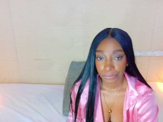 shamira-moore live cam on BongaCams