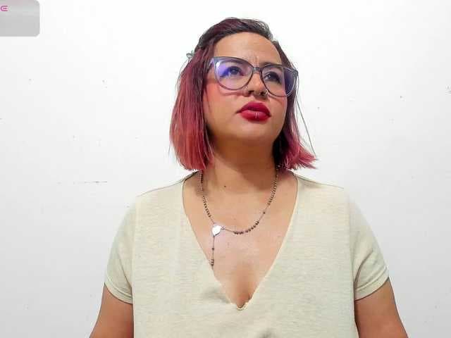 hazeel34 live cam on BongaCams