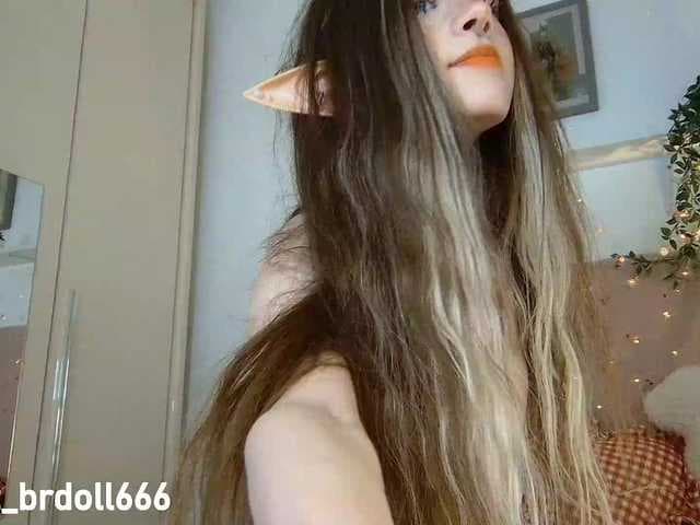 BrokenDoll666 live cam