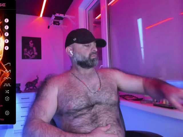 MikeBear live cam