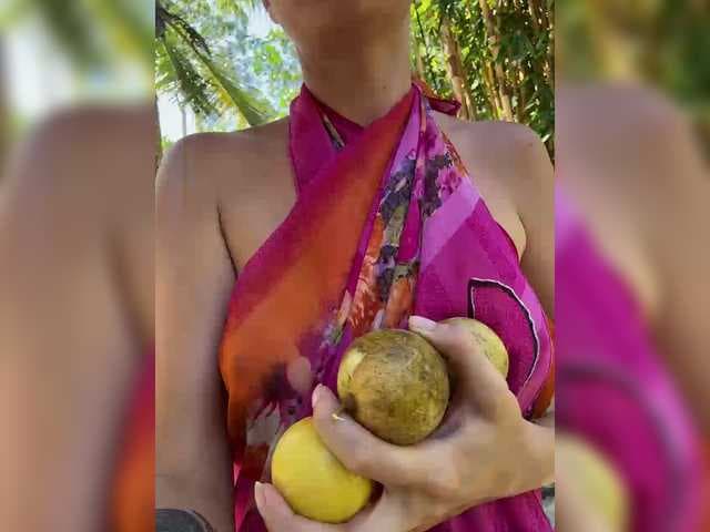 KinaMoonLove live cam