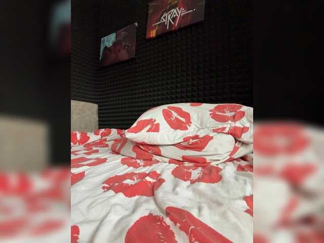 StrawberryGirl live cam