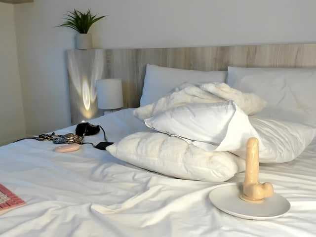 Cinnamon-Lips live cam on BongaCams