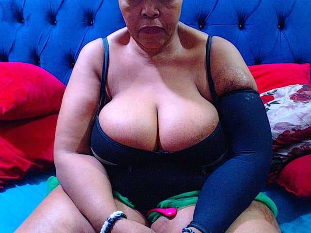 Ebonycandy10 live cam