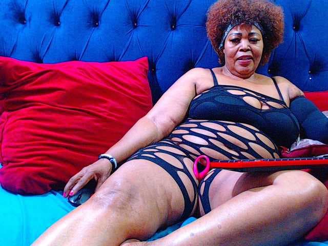 Ebonycandy10 live cam