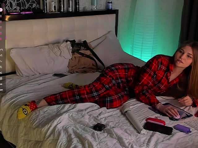 QueenAfina live cam on BongaCams