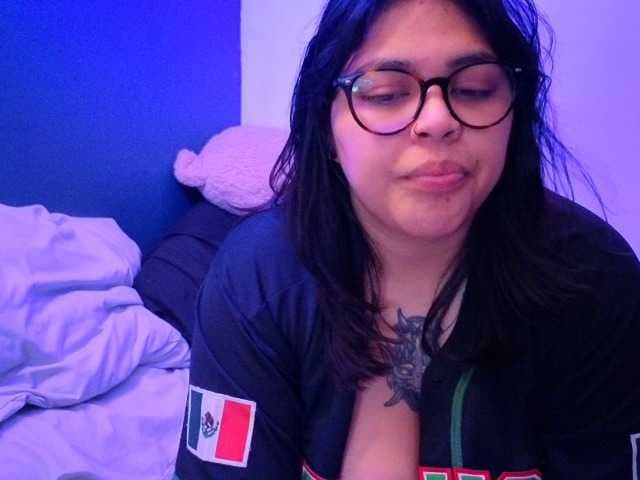Miacanelaxo live cam