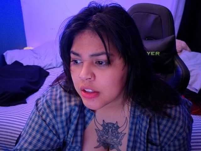 Miacanelaxo live cam