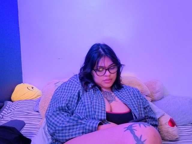Miacanelaxo live cam