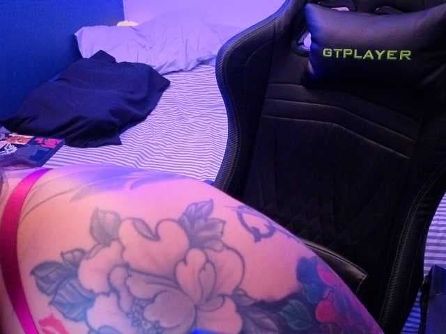 Miacanelaxo live cam