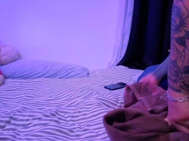 Miacanelaxo live cam