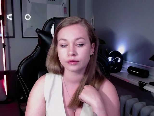 hollyBB live cam