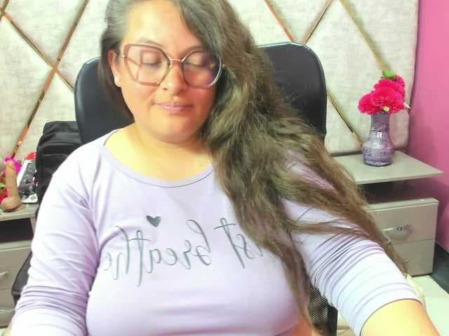 SaraThonson live cam