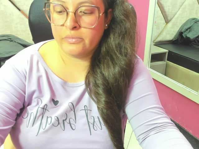 SaraThonson live cam