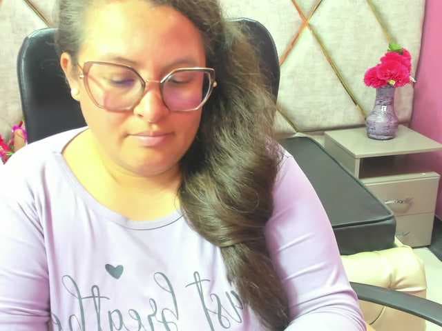 SaraThonson live cam