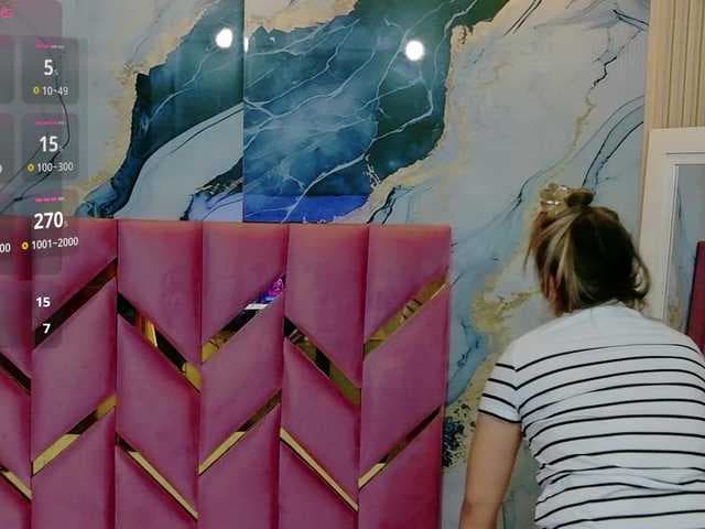 MEGANARIANAA live cam