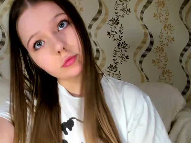MelMooon live cam