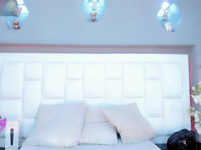 ManellykSparklee live cam